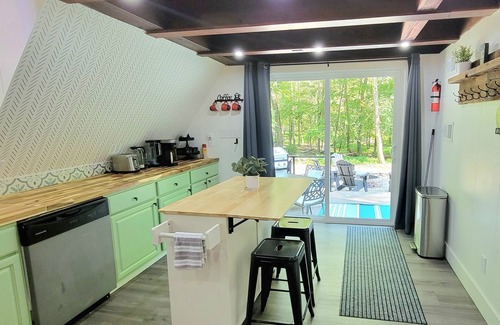 East Stroudsburg Cabin | Stylish Magazine-Worthy A-frame w/Hot tub, Firepit, Game Rm in East Stroudsburg