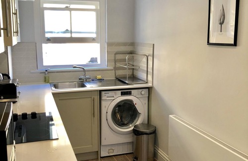 Warwick Apartment | Stylish Maisonette and studio in Victoria