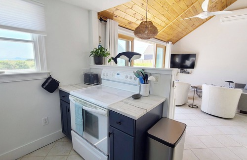 North Truro Cottage | Stylish & Modern 2BD Bayfront Cottage-Water Views, Direct Beach Access, A/C, Shorter Stays Available!