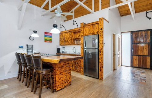 Potrero House | Stylish Modern Home with a Tranquil Outdoor Oasis, Spacious Open Floor Plan, and Private Swimming Pool