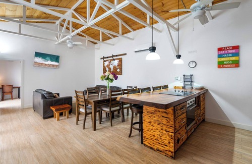 Potrero House | Stylish Modern Home with a Tranquil Outdoor Oasis, Spacious Open Floor Plan, and Private Swimming Pool
