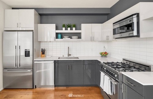 Old Ballard House | STYLISH, MODERN, TOWNHOUSE NEAR BALLARD AVE.