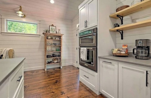 Hayesville Cottage | Stylish Mountain Escape by Chatuge Home Concierge private, firepit