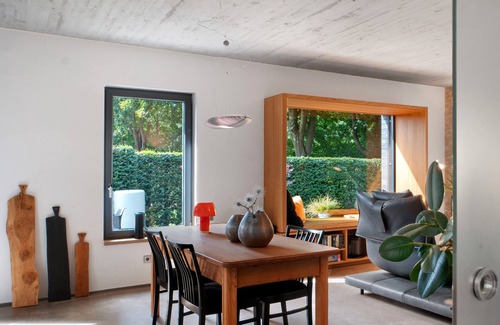 Meppen House | Stylish New Holiday Apartment with Shared Terrace, Shared Garden, and Wi-Fi