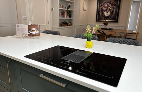Donegal House | Stylish & New| In Heart of Town | Garden & Firepit