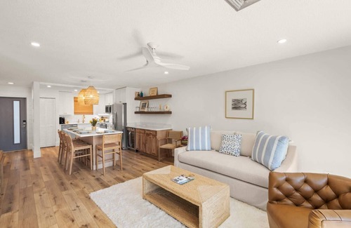 Saint Armands Key Condo | Stylish Newly Remodeled Condo, Walk to Beach & St. Armands, Heated Pool/Spa, Free Activities Daily