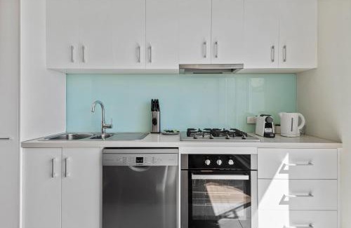 North Melbourne Apartment | Stylish North Melbourne Stay, Minutes to CBD
