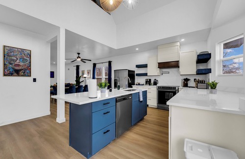 Detroit House | Stylish Pennsylvania Haven