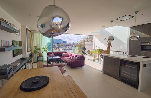 Addison Apartment | Stylish Penthouse - Balcony & Views - Holland Park