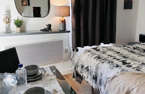 Euston Apartment | Stylish Penthouse in Camden