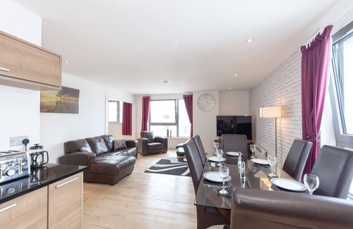 Newhaven Apartment | Stylish penthouse suite