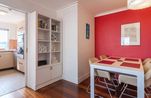 Kings Cross Apartment | Stylish Potts Point with Stunning Harbour Views