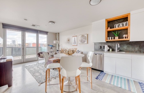 Uptown Condo | Stylish Q21 Condo with Amazing Views & Walkable NW Locale