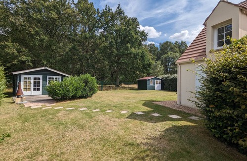 Donnery Cottage | Stylish Retreat: Golf Access, Spacious, Near Orléans