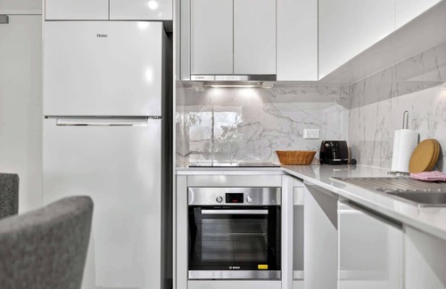 Rockingham Apartment | Stylish Rockingham Getaway 2BR Coastal Apartment