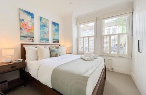 Sands End Apartment | Stylish Sanctuary with Garden Oasis