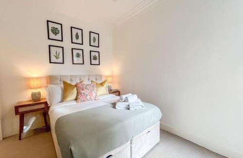Sands End Apartment | Stylish Sanctuary with Garden Oasis