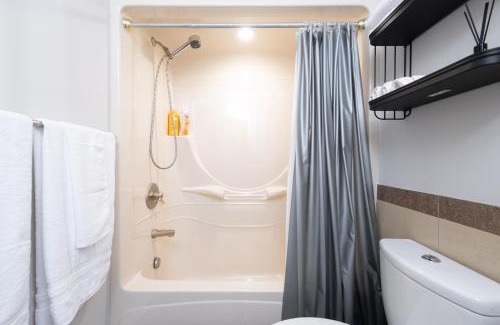 West Vancouver Apartment | Stylish Scenic Oasis 2 Bedroom Suite West Van