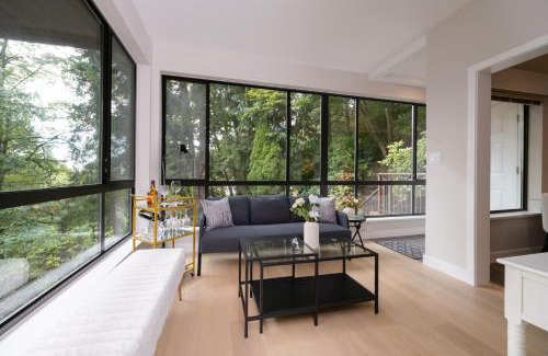 West Vancouver Apartment | Stylish Scenic Oasis 2 Bedroom Suite West Van