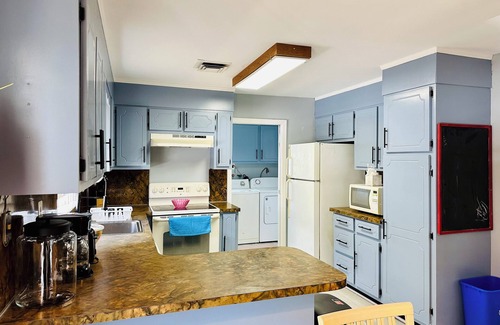 Seaside Heights Condo | Stylish Seaside Serenity with Pool Jersey Shore - Heart-Shaped Tub & Sunroom