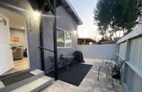 Stockton House | Stylish, Sleeps 6 - 2 bed - BBQ - Patio -San Diego