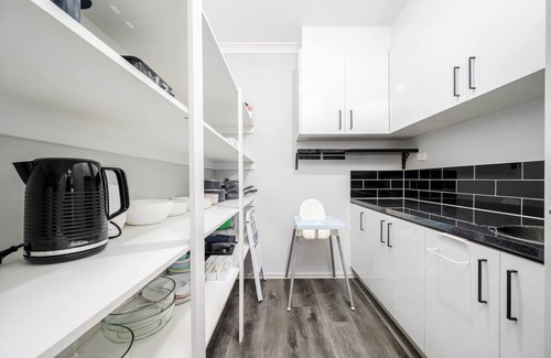 Limonite House | Stylish Spacious 5BR Multifunctional Retreat Home