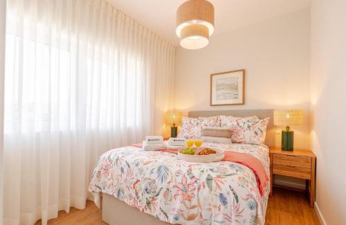 Paranhos Apartment | Stylish & Spacious Apartment by HostWise