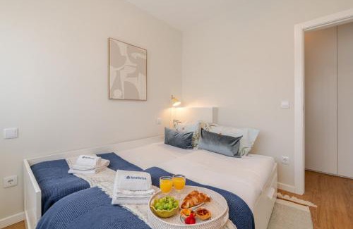 Paranhos Apartment | Stylish & Spacious Apartment by HostWise