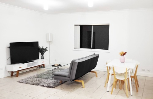Auburn House | ♥️Stylish Spacious Bright 3 Bedroom House🐾PetFriendly✅🅿️Near ANZ Stadium DFO