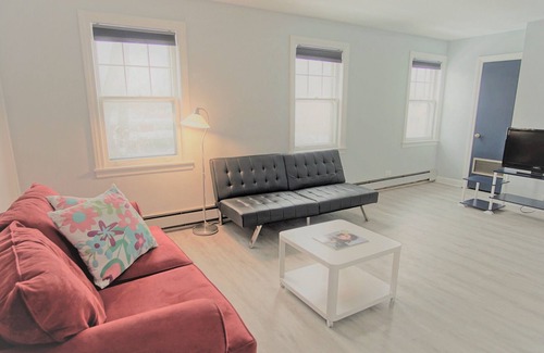 Skokie Condo | *Stylish & Spacious Getaway by Evanston/Skokie/NU