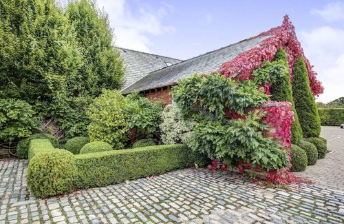 Malpas House | Stylish Stay Near To Carden Park: Cheshire Escapes