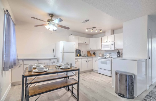 Las Vegas House | Stylish Stay Near Vegas! Strip Sleeps 6!