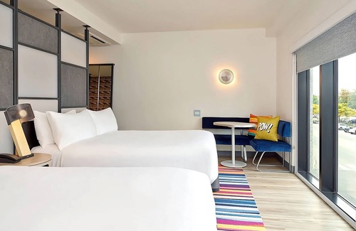 Portland Hotel | Stylish Stay | Savor Seafood & Explore Portland’s History!