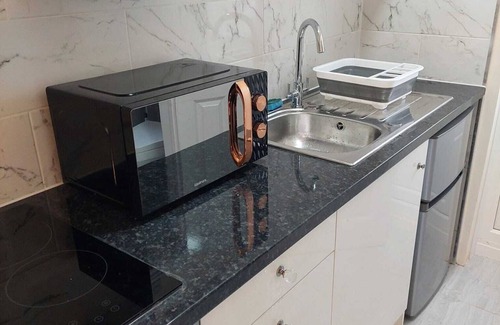 Cherry Hinton Apartment | Stylish studio apartment. Close to all local amenities.