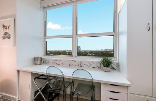 Coconut Grove Condo | Stylish Studio | King Bed, City View, Hotel Perks & Parking