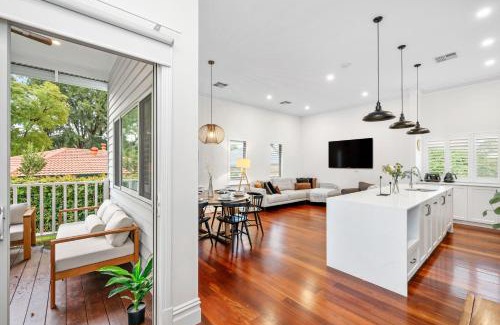 Bayswater House | Stylish Suburban Getaway Spacious&bbq