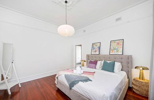 Bayswater House | Stylish Suburban Getaway Spacious&bbq