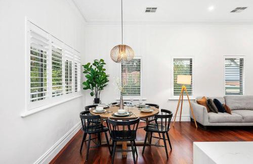Bayswater House | Stylish Suburban Getaway Spacious&bbq