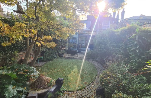 Hackney House | STYLISH TOWNHOUSE in Vibrant London Fields – Cozy Retreat for Families & Friends