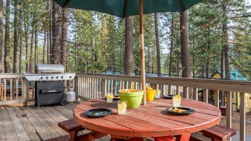 Truckee House | Stylish Truckee Retreat Deck Near Lake Skiing Moraine by AvantStay