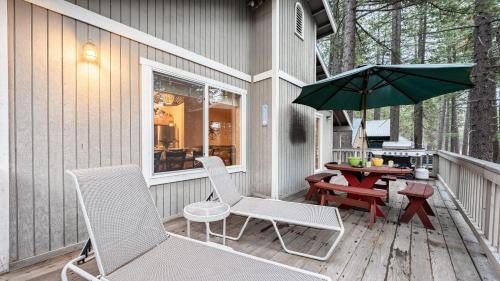 Truckee House | Stylish Truckee Retreat Deck Near Lake Skiing Moraine by AvantStay