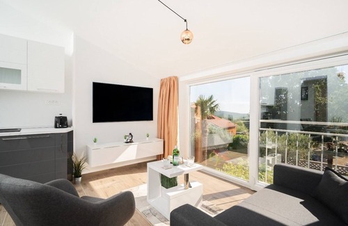 Presika Apartment | Stylish Two Bedroom Apartment in Labin - Two Bedroom Apartment with Terrace