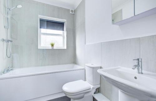 Havering Apartment | Stylish Two Bedroom Apartment With Free Parking!