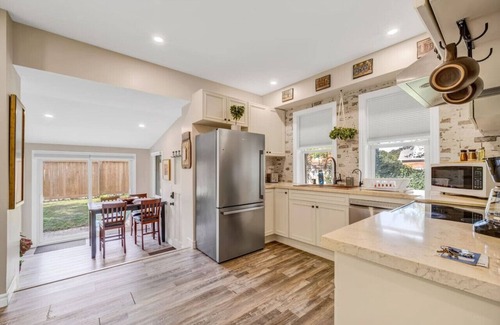 Kitchener House | Stylish Urban Escape - Close to DTK and Expwy