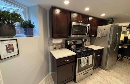 Bay Ridge Apartment | Stylish walk-in 1 bedroom apartment 20 minutes from Manhattan