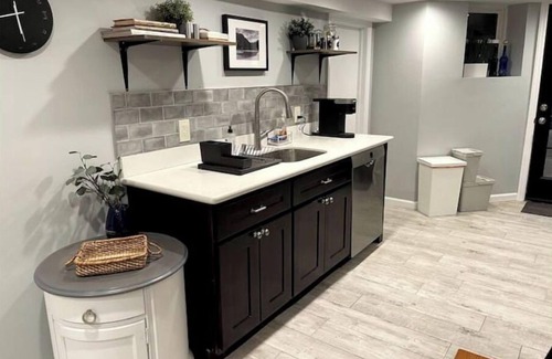 Bay Ridge Apartment | Stylish walk-in 1 bedroom apartment 20 minutes from Manhattan