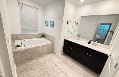 Four Corners Resort | Stylish Waterpark Resort Near Orlando Parks