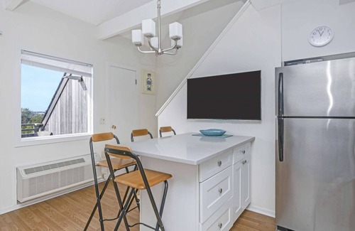 Napeague Apartment | Stylish Woody Interior 1BR+Loft w/Beach Access