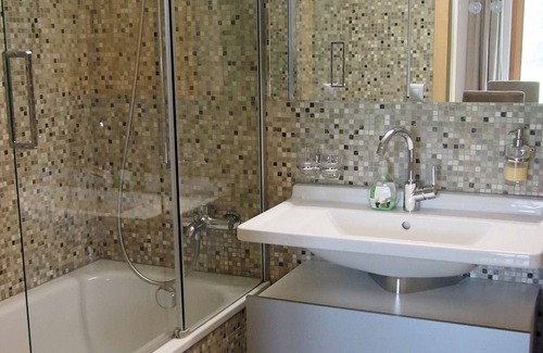 Adelboden Apartment | Stylishly furnished vacation apartment near the mountain railroads.