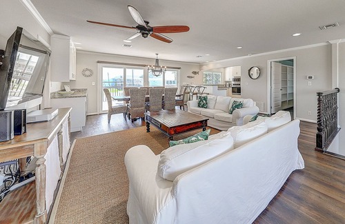 Key Allegro House | Stylishly Remodeled Home w/Canal Views & Private Deck - Near Beach